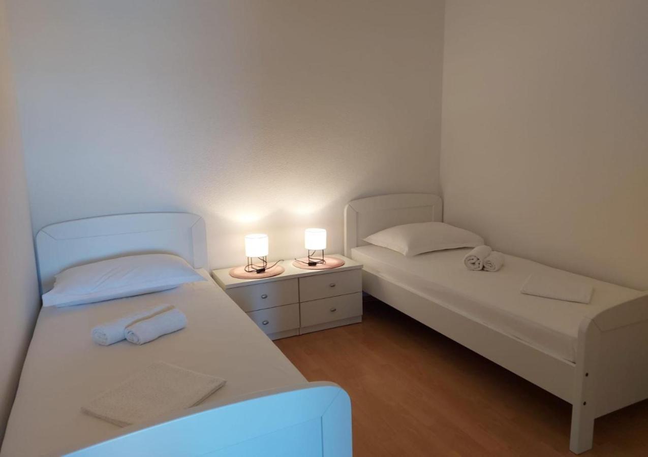 Apartments Gojevic Bol Exterior photo