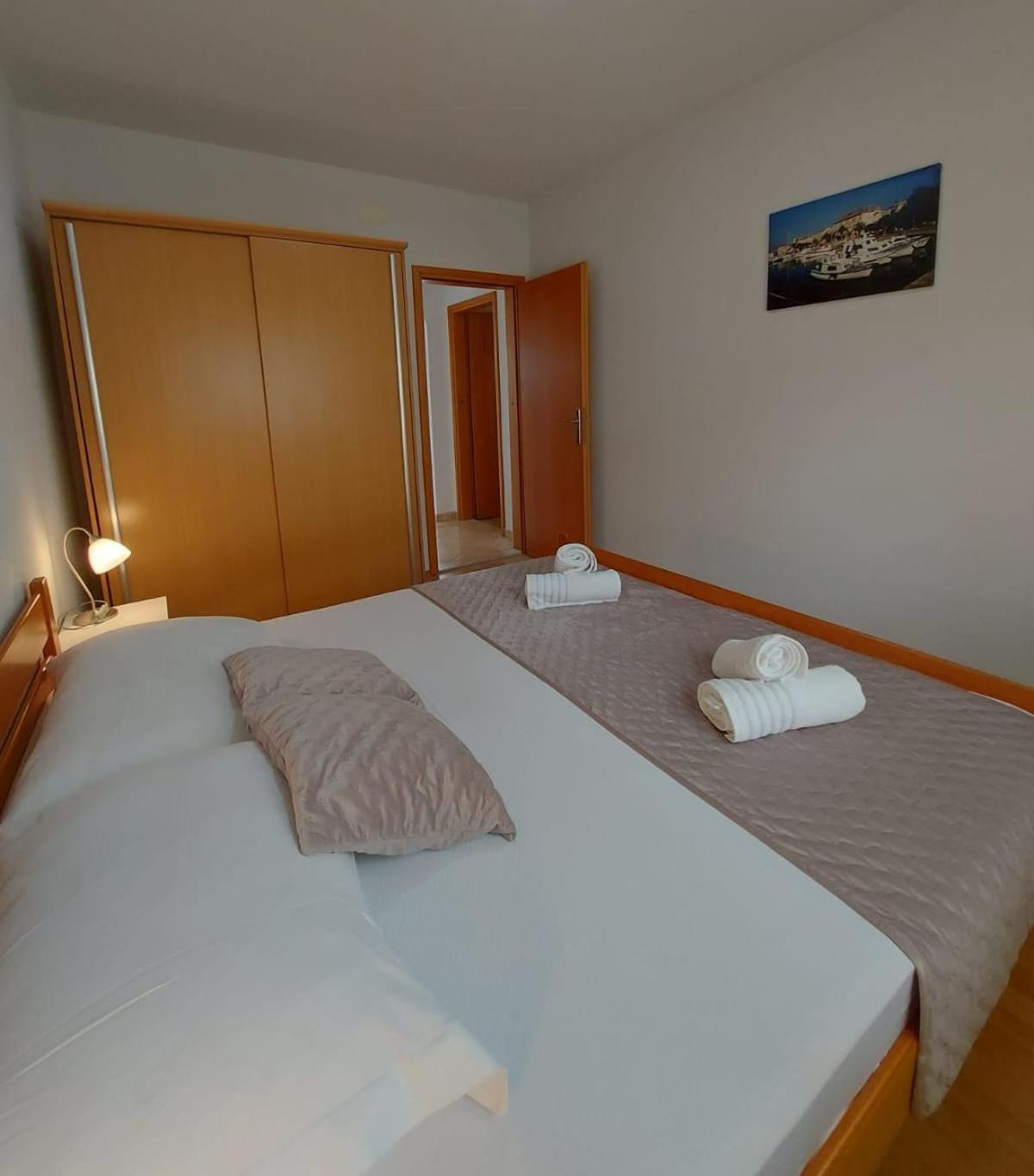 Apartments Gojevic Bol Exterior photo