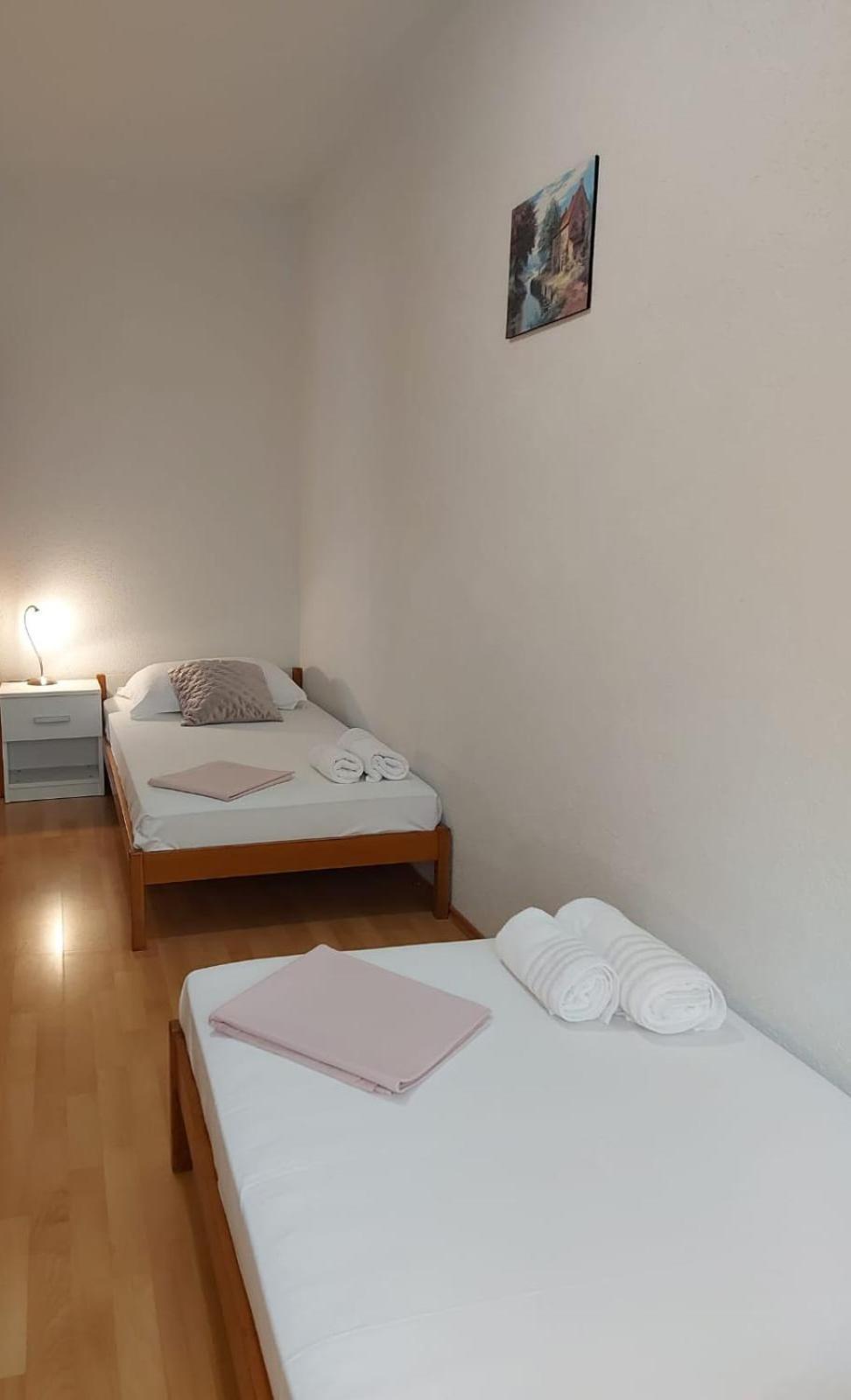 Apartments Gojevic Bol Exterior photo