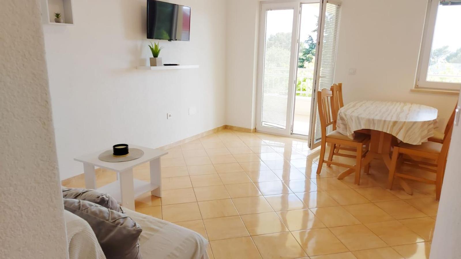 Apartments Gojevic Bol Room photo