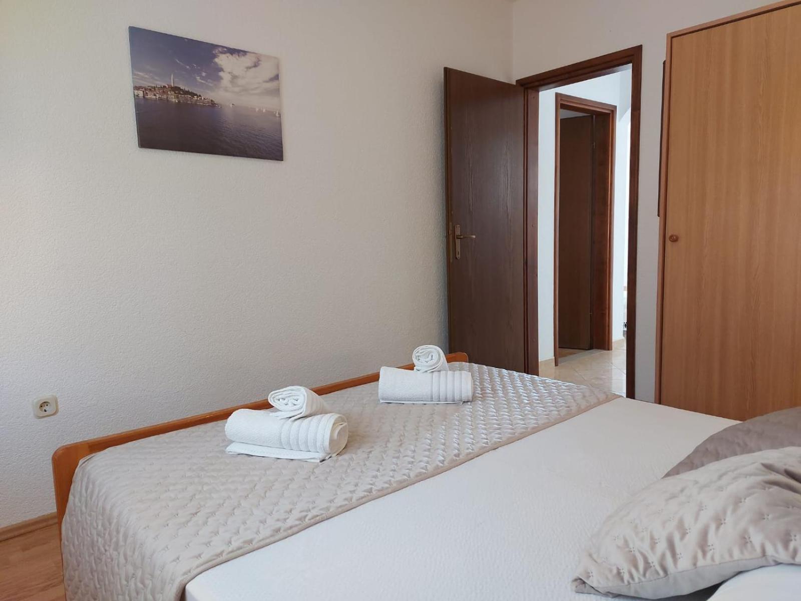 Apartments Gojevic Bol Exterior photo
