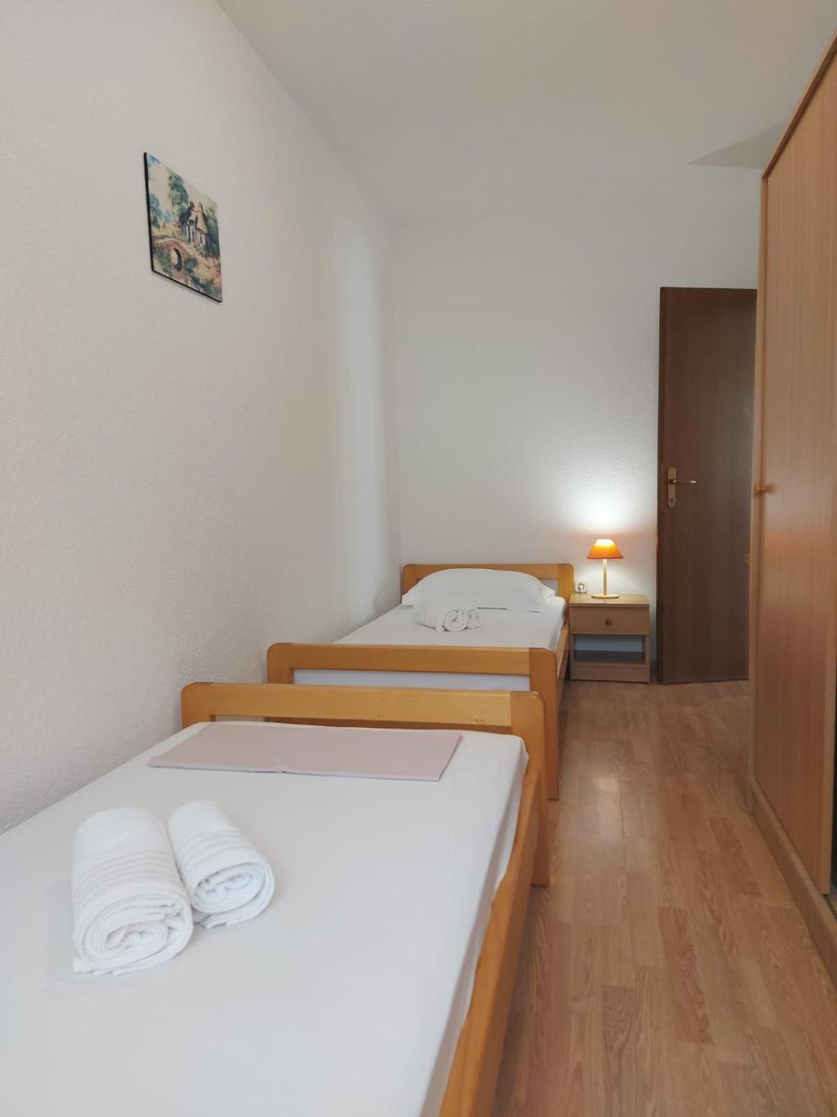 Apartments Gojevic Bol Exterior photo