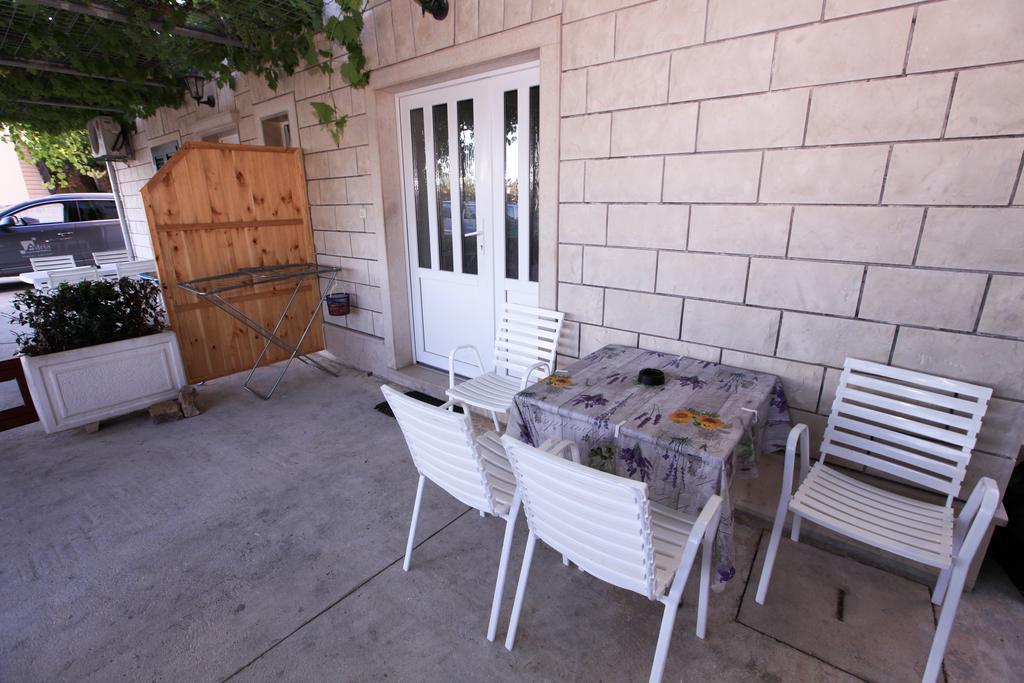 Apartments Gojevic Bol Exterior photo